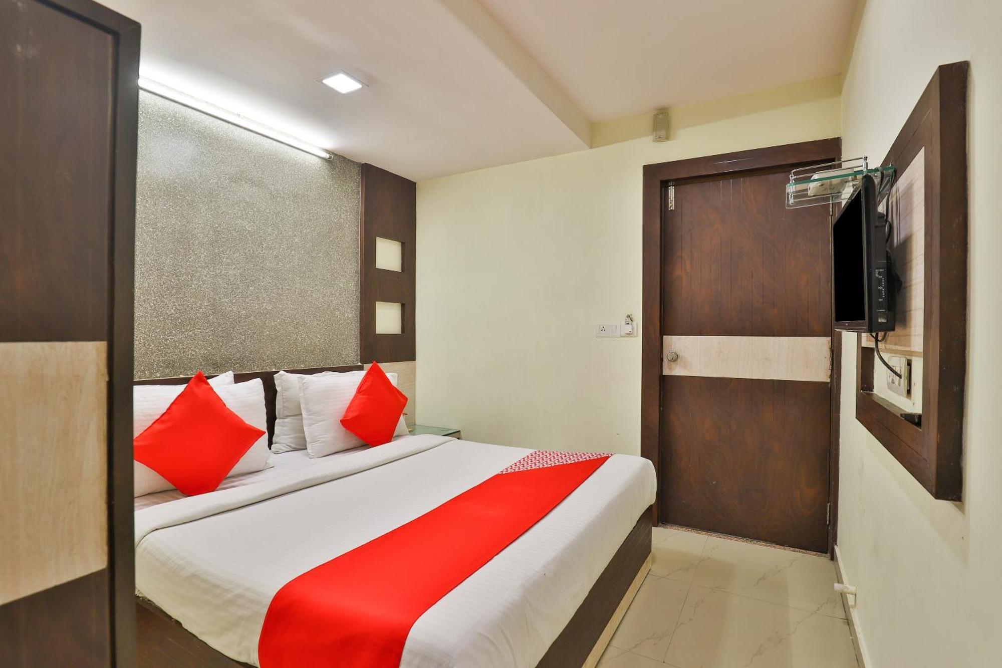 Hotel O Sri Balaji Residency Ахмедабад Экстерьер фото
