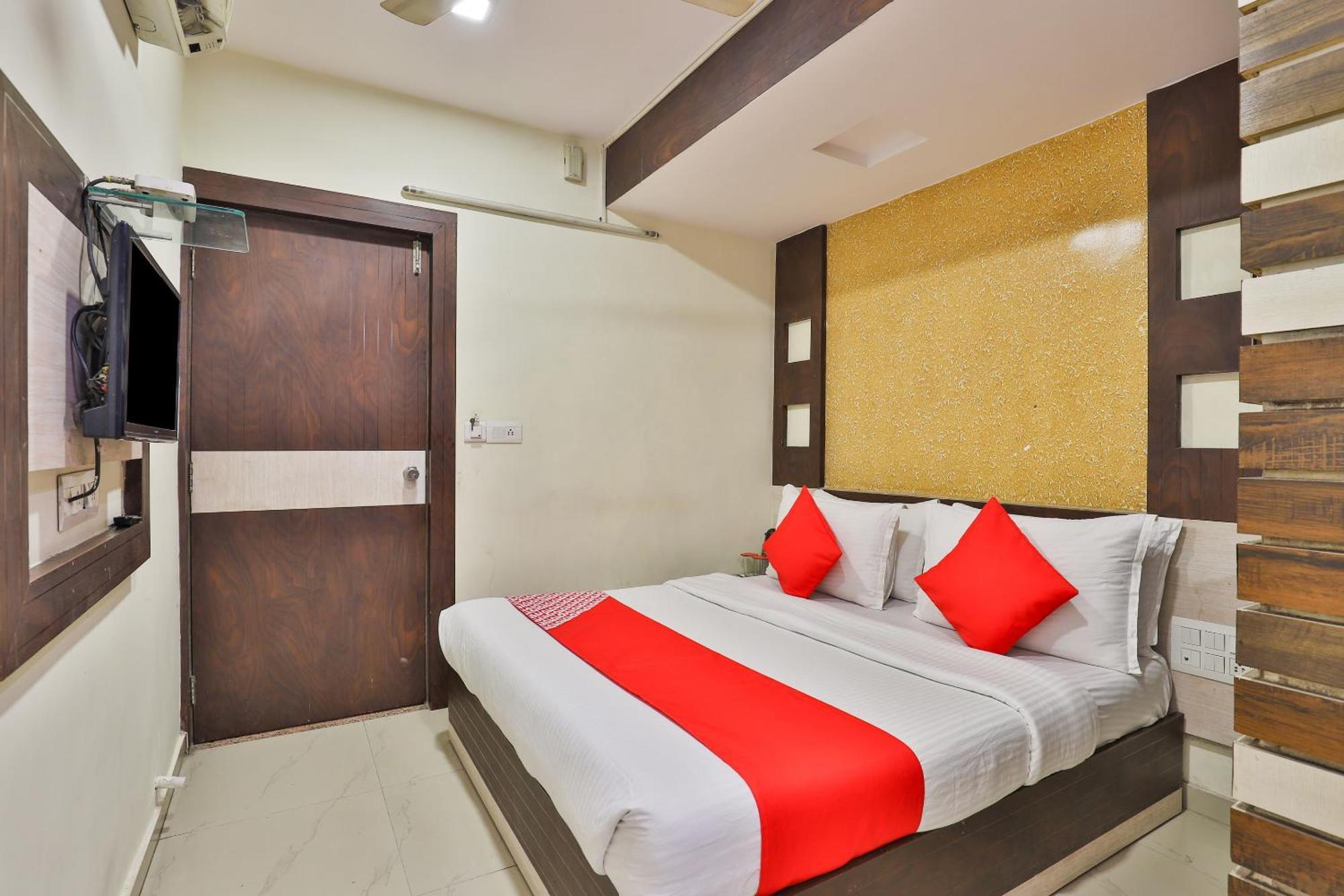 Hotel O Sri Balaji Residency Ахмедабад Экстерьер фото