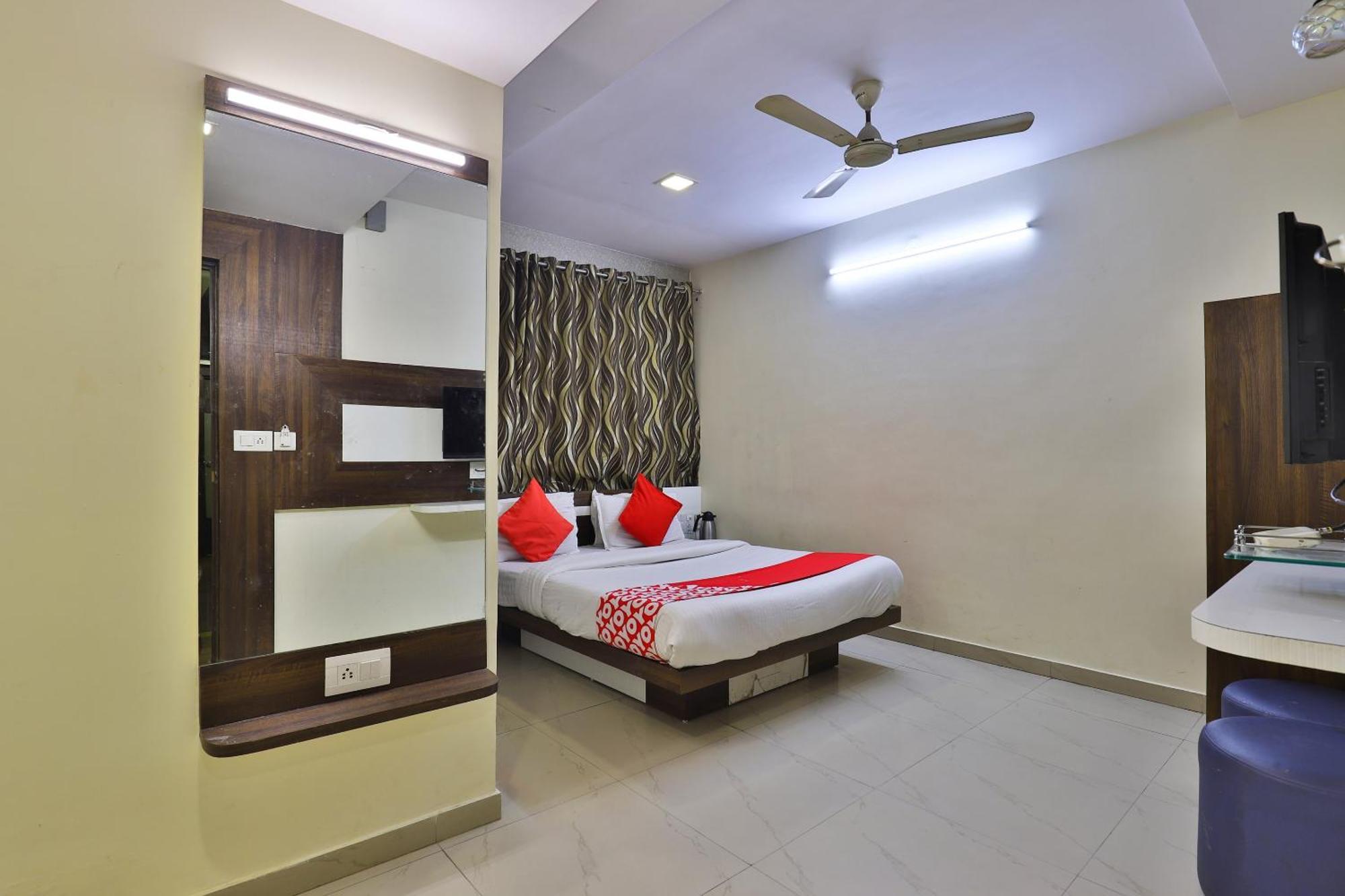 Hotel O Sri Balaji Residency Ахмедабад Экстерьер фото